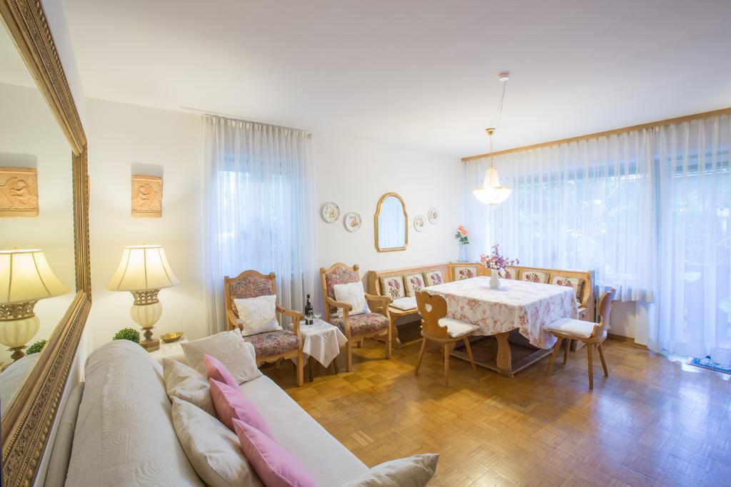 Landhaus Alpenblick Apartment Garmisch-Partenkirchen Cameră foto